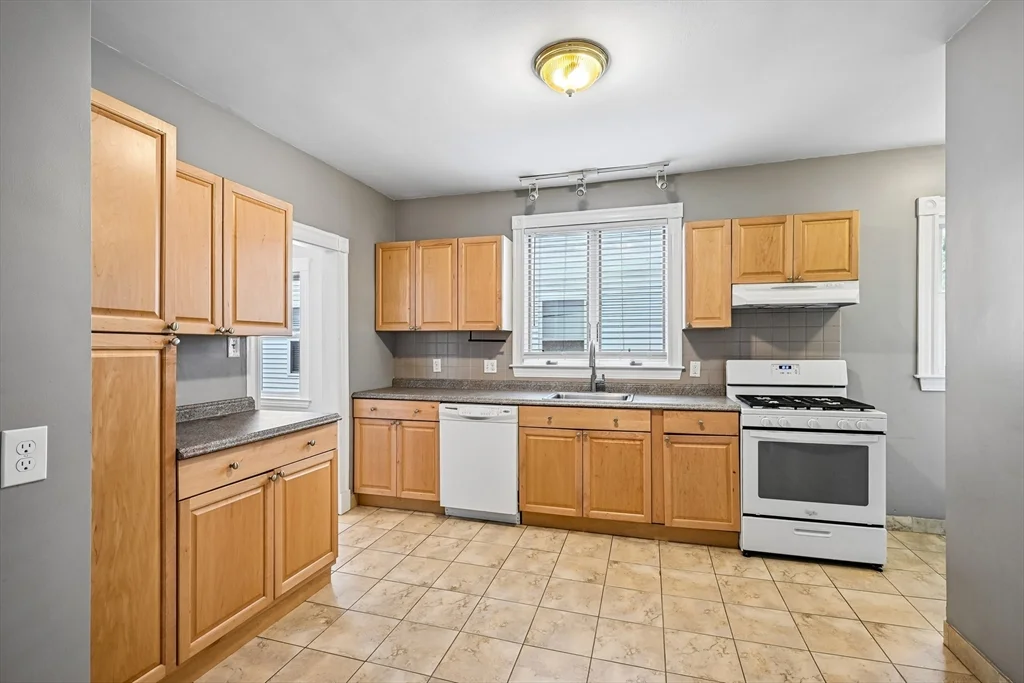 2 bed, 1 bath apartment for rent at 170 Fellsway West Unit 2, Glenwood — photo 18 of 30