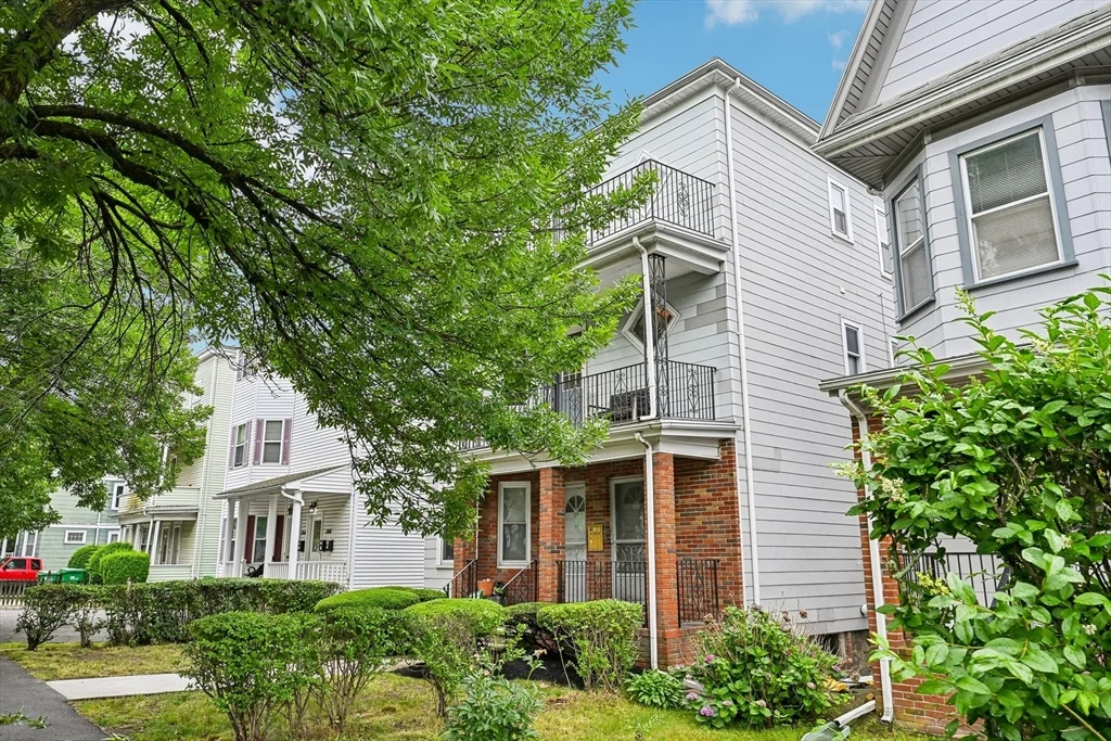 2 bed, 1 bath apartment for rent at 170 Fellsway West Unit 2, Glenwood — photo 3 of 30