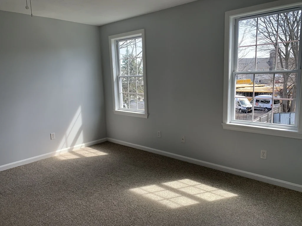 3 bed, 1 bath apartment for rent at 170 Lawrence St Unit 1, Fall River — photo 3 of 12