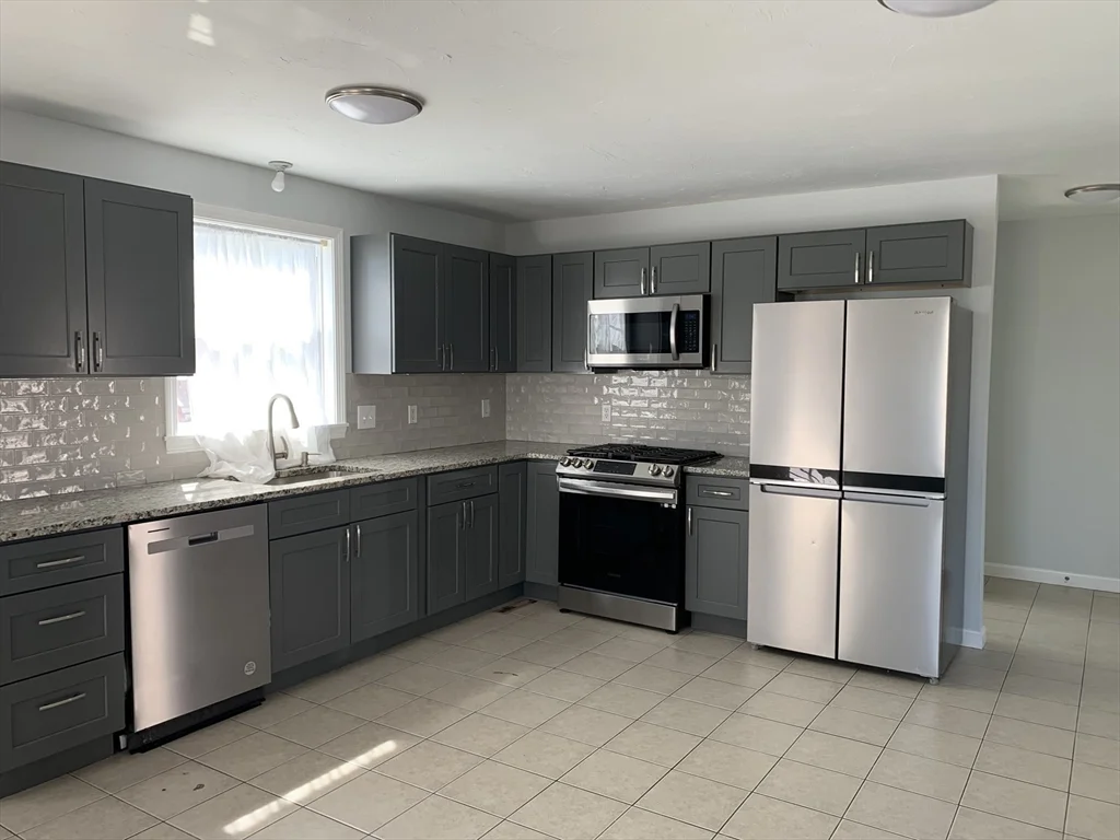 3 bed, 1 bath apartment for rent at 170 Lawrence St Unit 1, Fall River — photo 1 of 12
