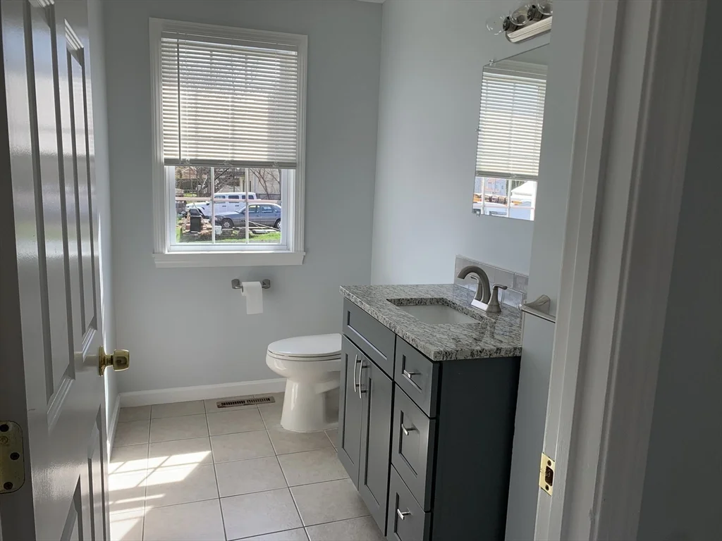 3 bed, 1 bath apartment for rent at 170 Lawrence St Unit 1, Fall River — photo 9 of 12