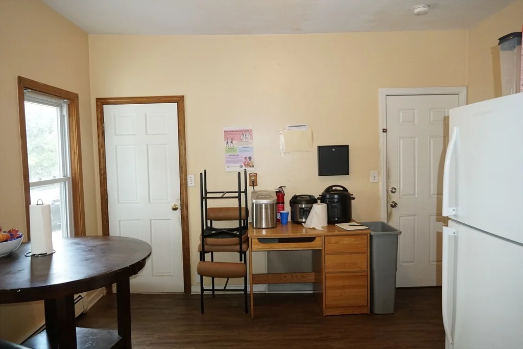 3 bed, 1 bath apartment for rent at 170 Middleboro Ave Unit 1, Taunton — photo 8 of 19