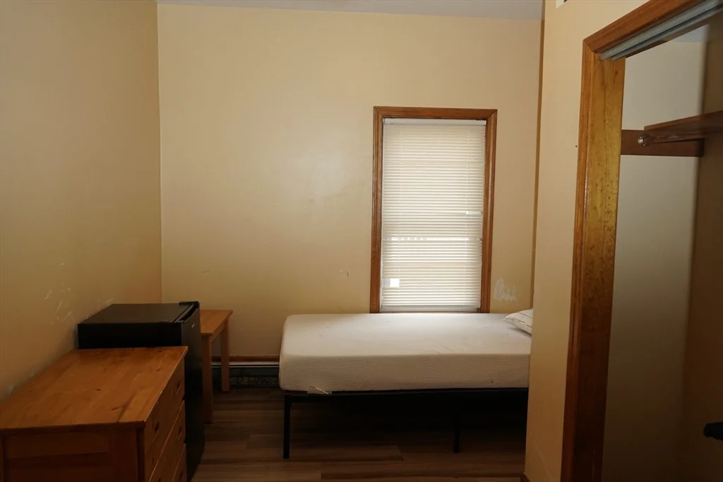 3 bed, 1 bath apartment for rent at 170 Middleboro Ave Unit 1, Taunton — photo 15 of 19
