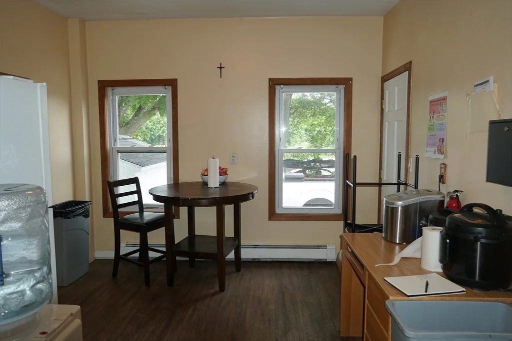 3 bed, 1 bath apartment for rent at 170 Middleboro Ave Unit 1, Taunton — photo 7 of 19