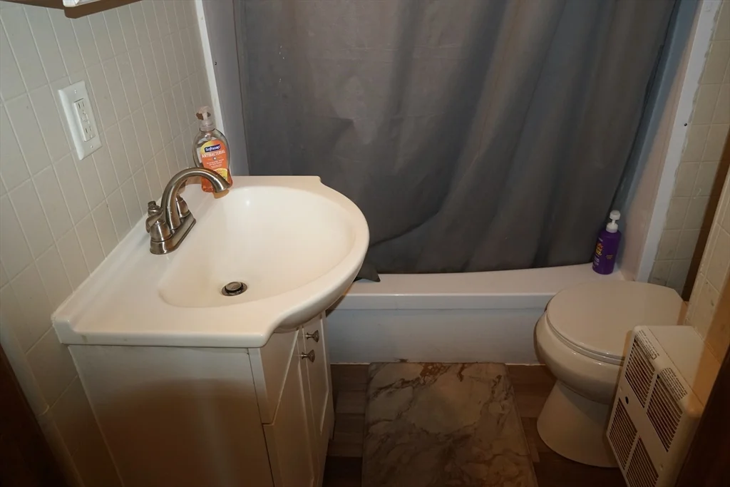 3 bed, 1 bath apartment for rent at 170 Middleboro Ave Unit 1, Taunton — photo 17 of 19