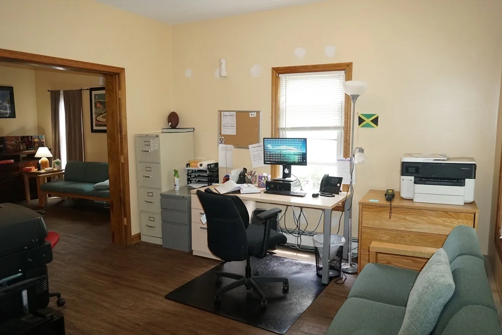 3 bed, 1 bath apartment for rent at 170 Middleboro Ave Unit 1, Taunton — photo 13 of 19