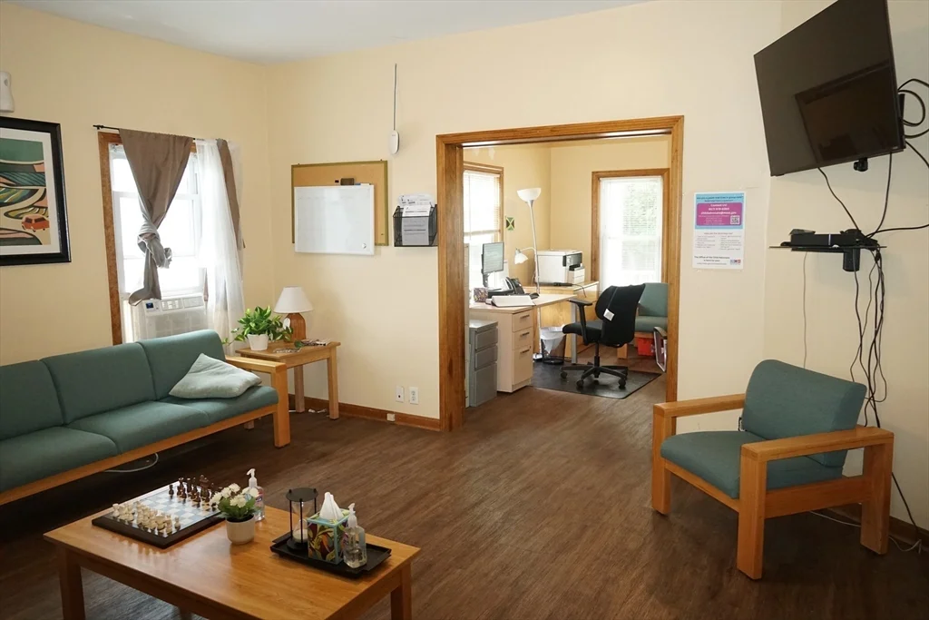 3 bed, 1 bath apartment for rent at 170 Middleboro Ave Unit 1, Taunton — photo 10 of 19