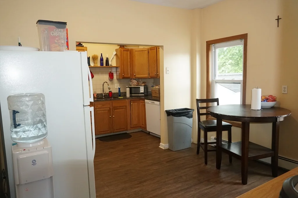 3 bed, 1 bath apartment for rent at 170 Middleboro Ave Unit 1, Taunton — photo 6 of 19