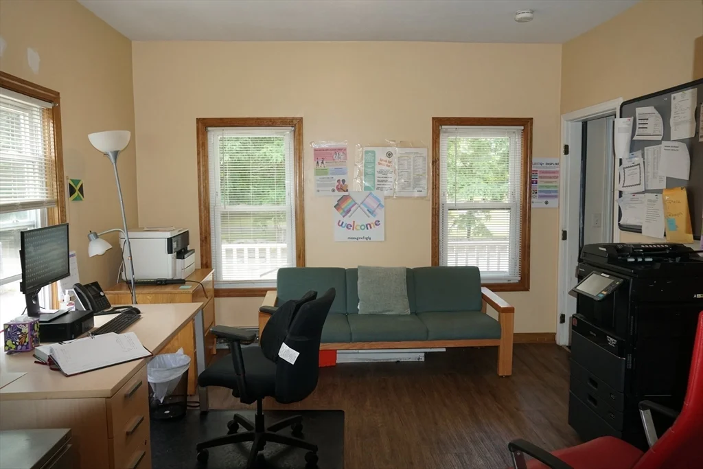 3 bed, 1 bath apartment for rent at 170 Middleboro Ave Unit 1, Taunton — photo 11 of 19