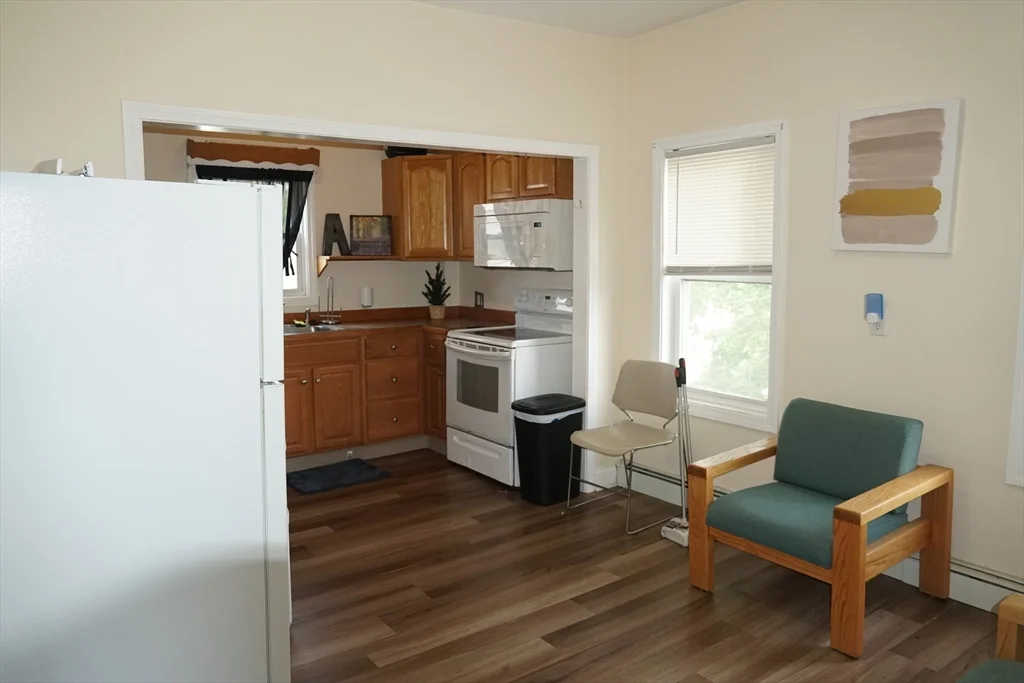 3 bed, 1 bath apartment for rent at 170 Middleboro Ave Unit 2, Taunton — photo 4 of 17