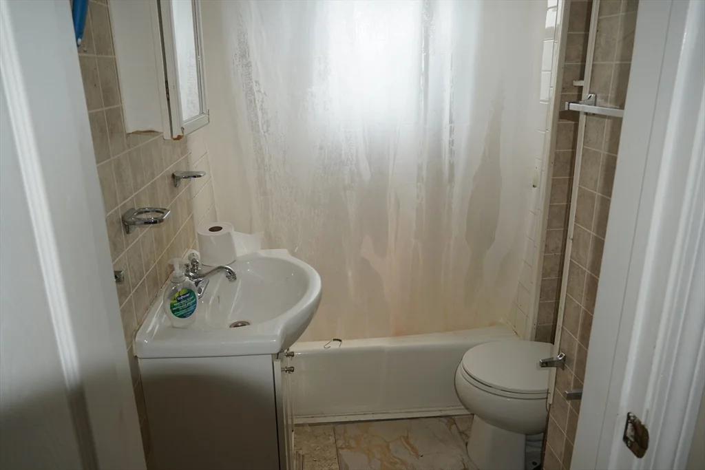 3 bed, 1 bath apartment for rent at 170 Middleboro Ave Unit 2, Taunton — photo 15 of 17