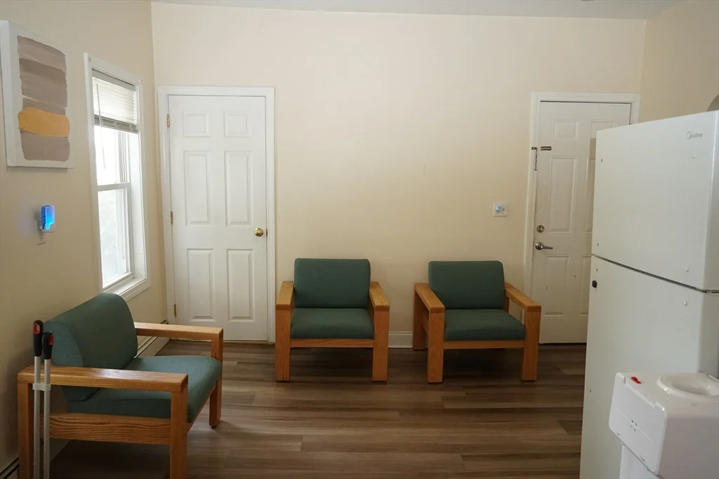 3 bed, 1 bath apartment for rent at 170 Middleboro Ave Unit 2, Taunton — photo 6 of 17