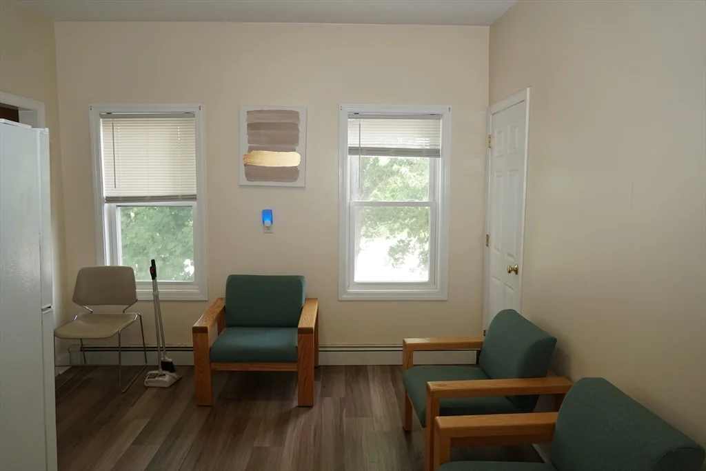3 bed, 1 bath apartment for rent at 170 Middleboro Ave Unit 2, Taunton — photo 5 of 17