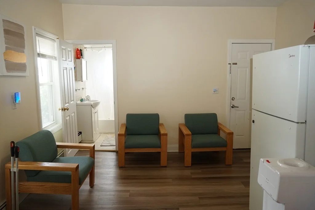 3 bed, 1 bath apartment for rent at 170 Middleboro Ave Unit 2, Taunton — photo 7 of 17