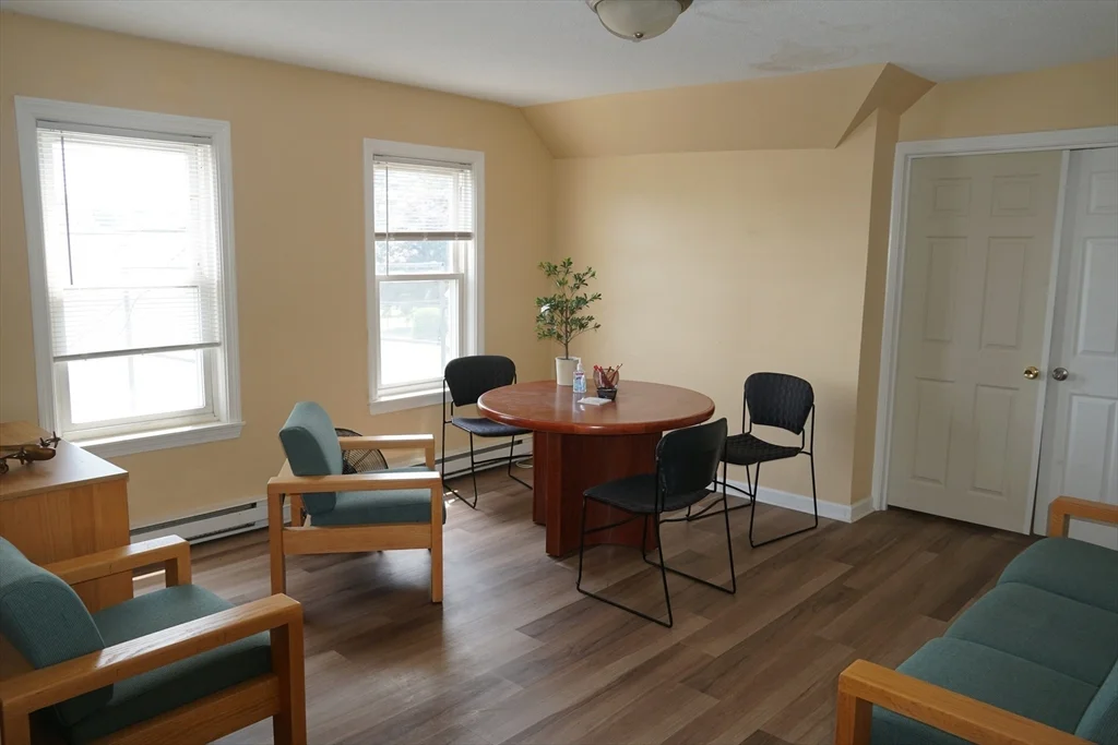 2 bed, 1 bath apartment for rent at 170 Middleboro Ave Unit 3, Taunton — photo 7 of 16