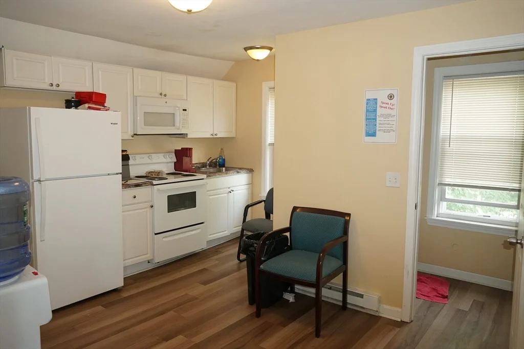 2 bed, 1 bath apartment for rent at 170 Middleboro Ave Unit 3, Taunton — photo 5 of 16