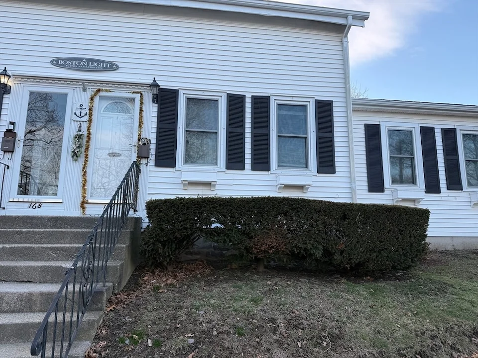 3 bed, 2 bath apartment for rent at 170 Neck St Unit 1, North Weymouth — photo 1 of 18