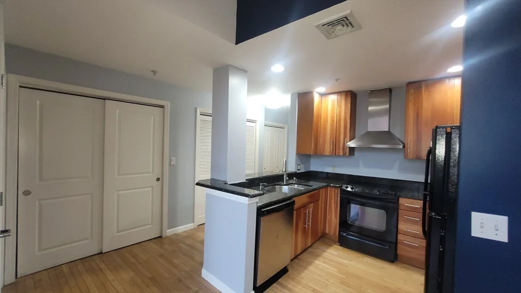 2 bed, 1 bath apartment for rent at 170 Oxford St Unit 206, Lynn — photo 5 of 12
