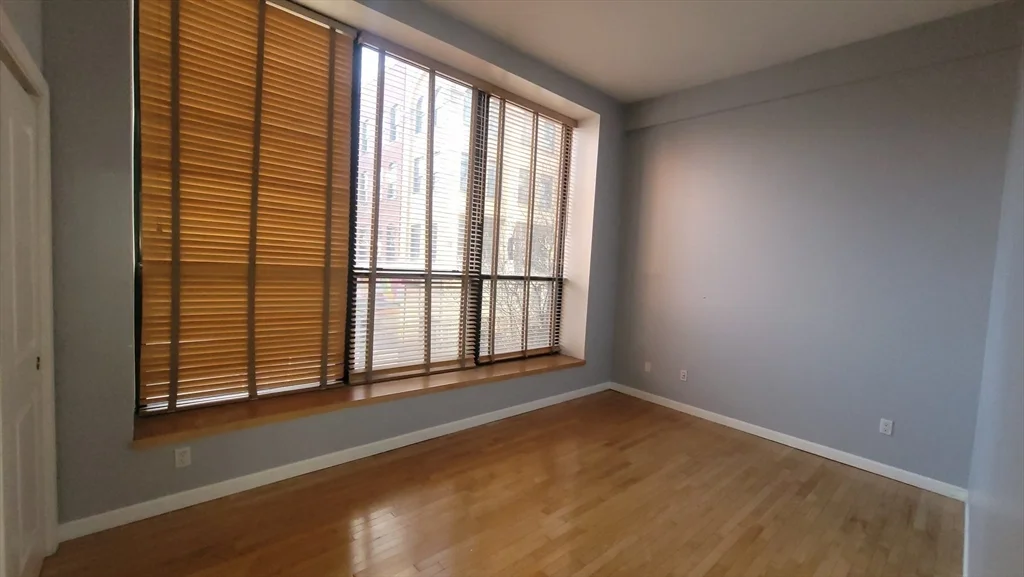 2 bed, 1 bath apartment for rent at 170 Oxford Unit 206, Lynn — photo 6 of 10