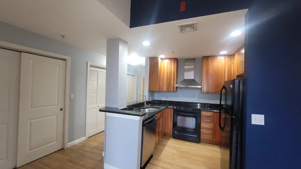 2 bed, 1 bath apartment for rent at 170 Oxford Unit 206, Lynn — photo 3 of 10