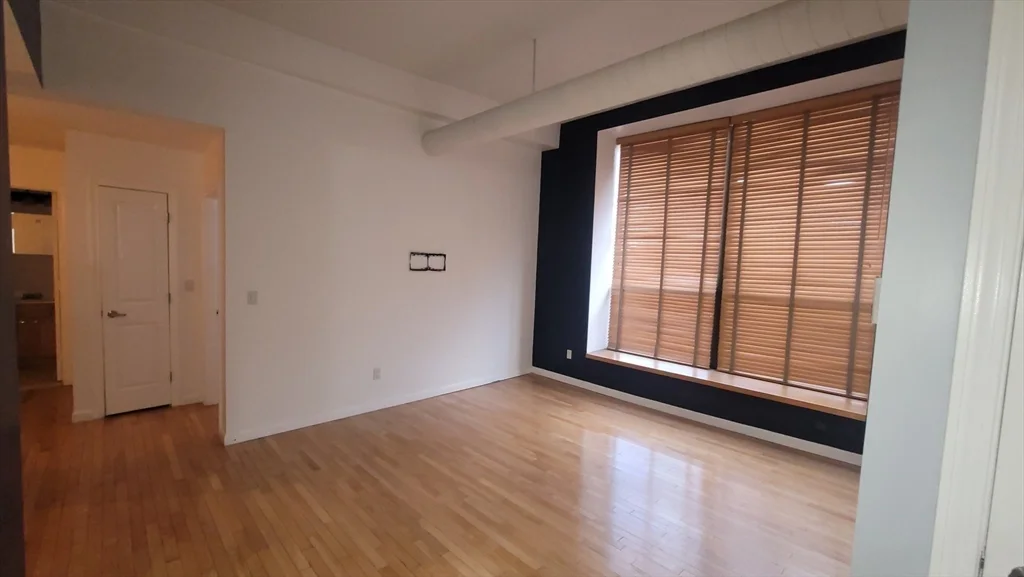 2 bed, 1 bath apartment for rent at 170 Oxford Unit 206, Lynn — photo 4 of 10
