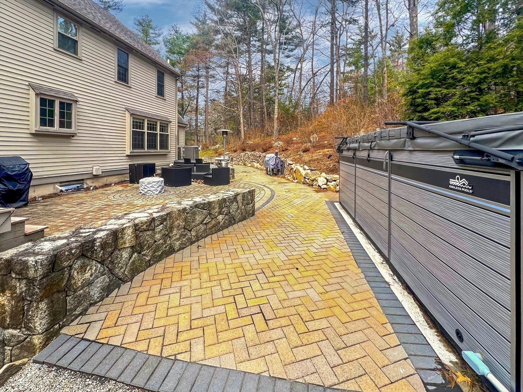 5 bed, 2 bath apartment for rent at 170 Saddle Hill, Hopkinton — photo 16 of 18