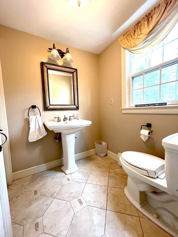 5 bed, 2 bath apartment for rent at 170 Saddle Hill Rd Unit SF, Hopkinton — photo 14 of 20