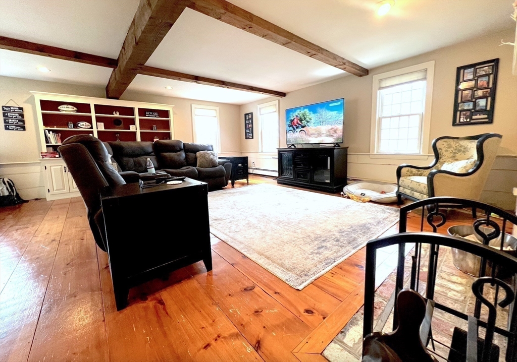 5 bed, 2 bath apartment for rent at 170 Saddle Hill Rd Unit SF, Hopkinton — photo 6 of 20