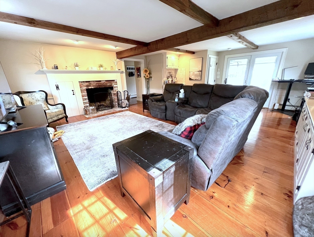 5 bed, 2 bath apartment for rent at 170 Saddle Hill Rd Unit SF, Hopkinton — photo 5 of 20