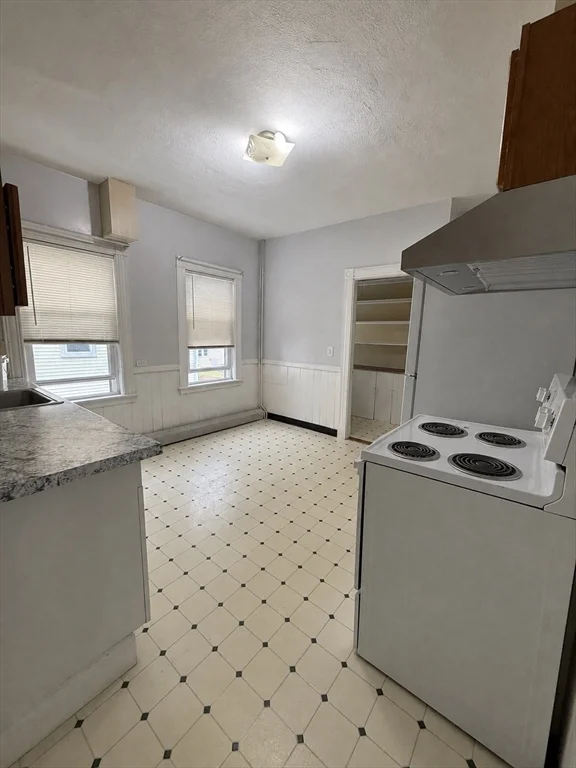 1 bed, 1 bath apartment for rent at 170 Safford St Unit 2, Quincy — photo 3 of 16