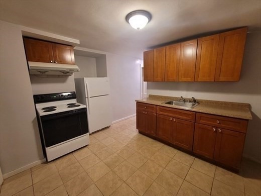 2 bed, 1 bath apartment for rent at 170 Safford St Unit 3, Wollaston — photo 3 of 8