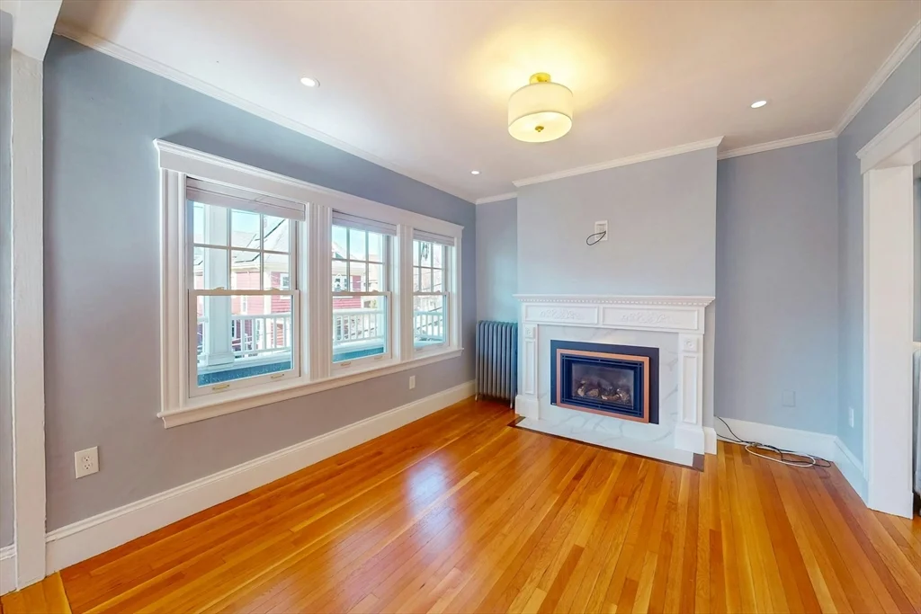 3 bed, 2 bath apartment for rent at 170 Savin Hill Ave Unit 2, Dorchester — photo 5 of 36
