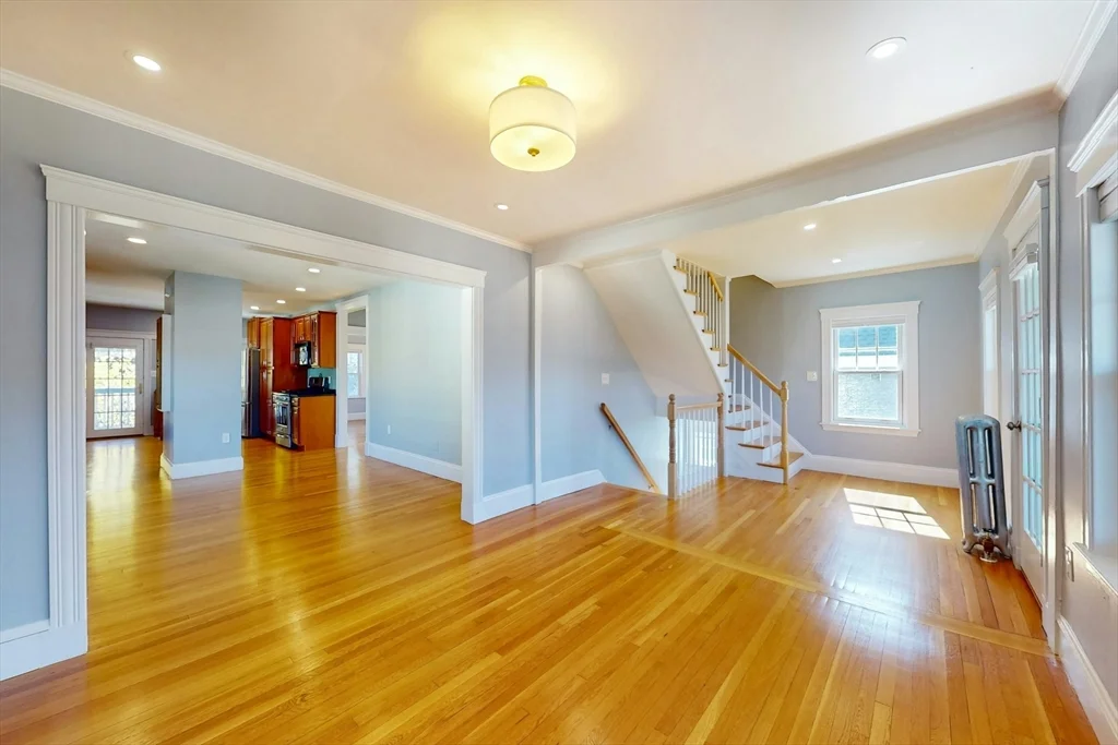 3 bed, 2 bath apartment for rent at 170 Savin Hill Ave Unit 2, Dorchester — photo 7 of 36