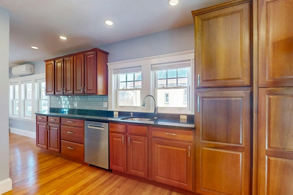 3 bed, 2 bath apartment for rent at 170 Savin Hill Ave Unit 2, Dorchester — photo 11 of 36