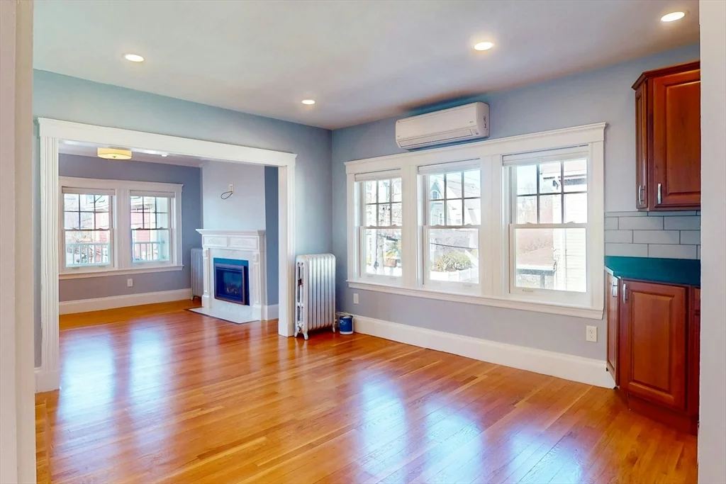 3 bed, 2 bath apartment for rent at 170 Savin Hill Ave Unit 2, Dorchester — photo 8 of 36