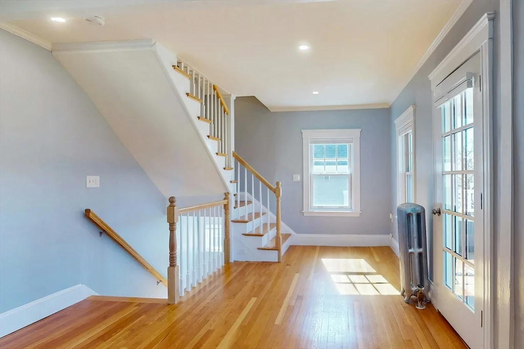 3 bed, 2 bath apartment for rent at 170 Savin Hill Ave Unit 2, Dorchester — photo 3 of 36