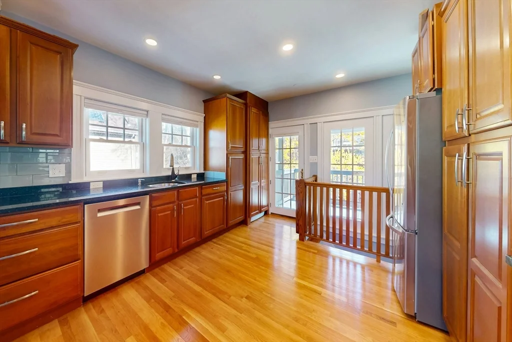 3 bed, 2 bath apartment for rent at 170 Savin Hill Ave Unit 2, Dorchester — photo 10 of 36