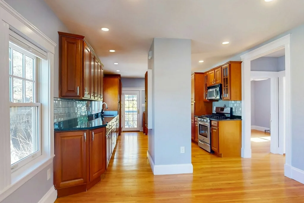 3 bed, 2 bath apartment for rent at 170 Savin Hill Ave Unit 2, Dorchester — photo 9 of 36