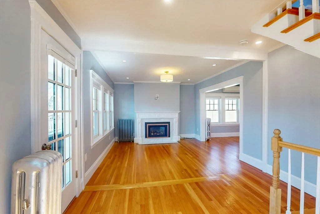 3 bed, 2 bath apartment for rent at 170 Savin Hill Ave Unit 2, Dorchester — photo 4 of 36