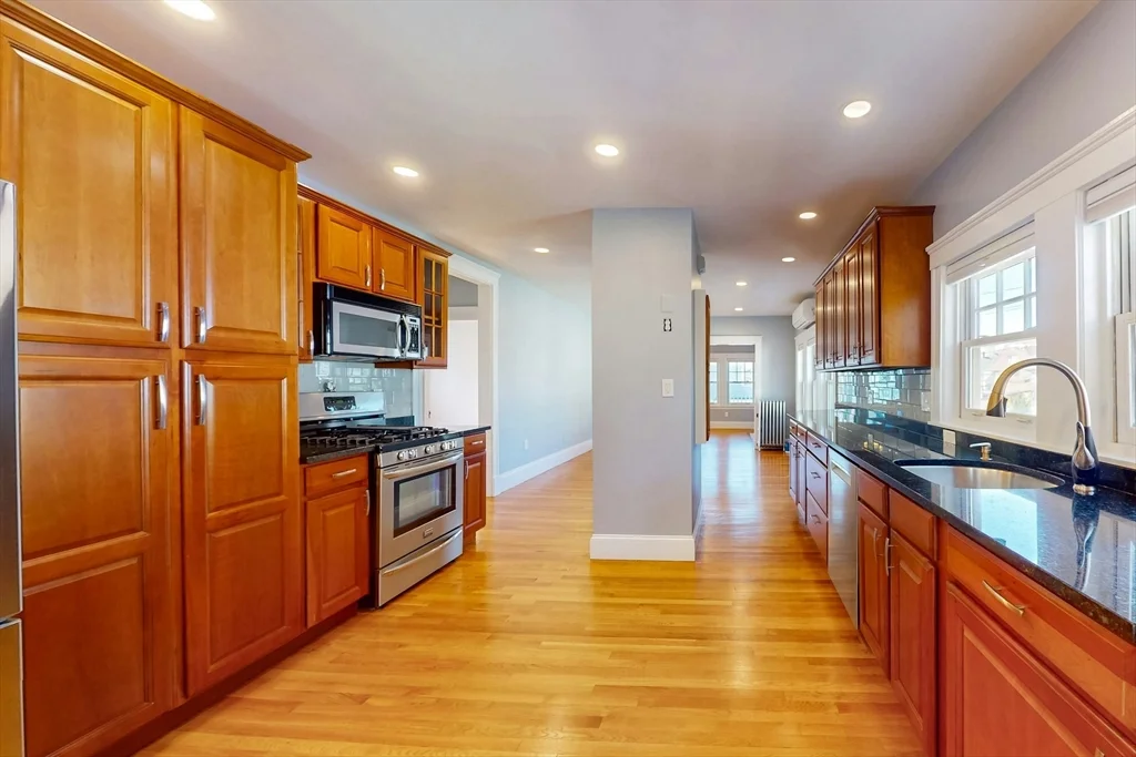 3 bed, 2 bath apartment for rent at 170 Savin Hill Ave Unit 2, Dorchester — photo 12 of 36