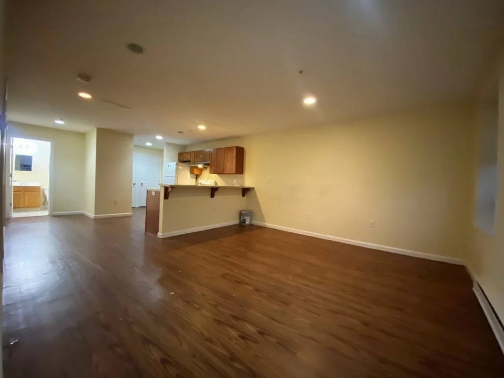 3 bed, 1 bath apartment for rent at 170 Union St Unit 202, East Lynn