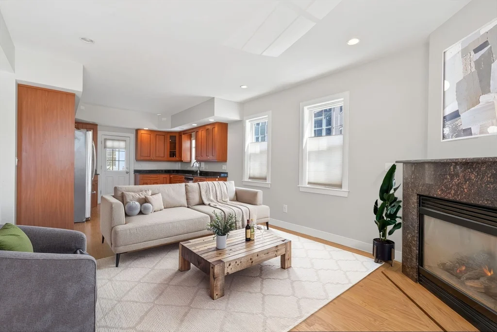 3 bed, 2 bath apartment for rent at 170 W 3rd St Unit 1, South Boston — photo 2 of 28