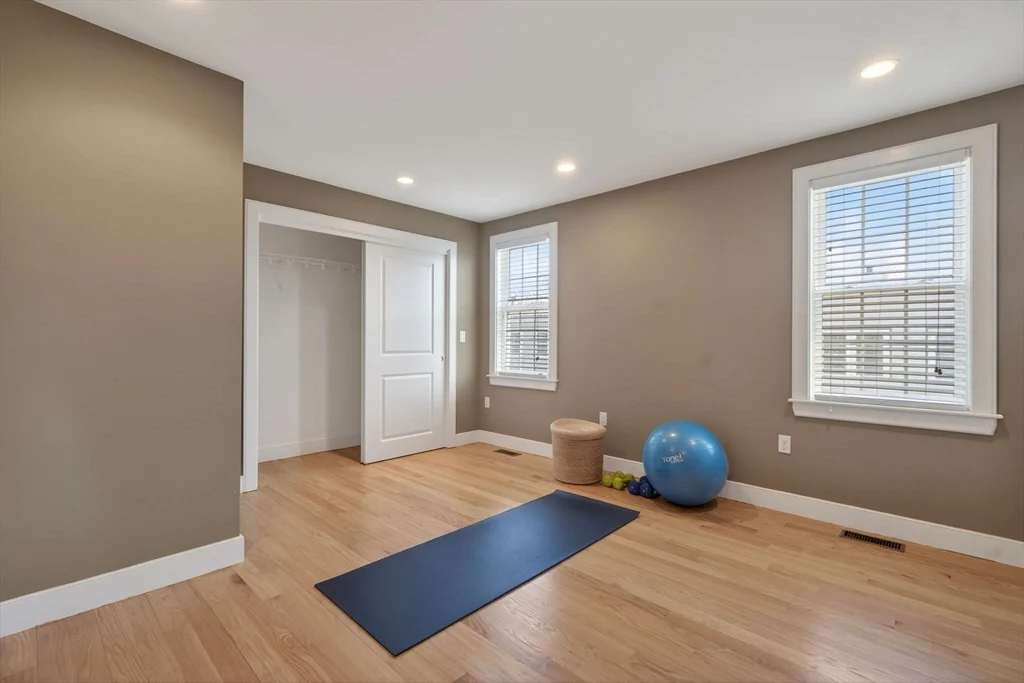 3 bed, 2 bath apartment for rent at 170 W 3rd St Unit 1, South Boston — photo 13 of 28