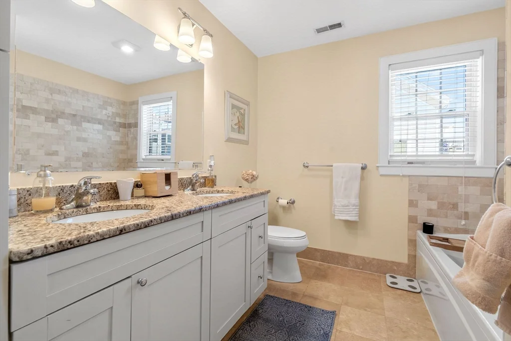 3 bed, 2 bath apartment for rent at 170 W 3rd St Unit 1, South Boston — photo 9 of 28