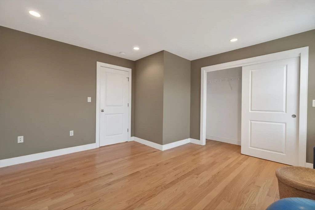 3 bed, 2 bath apartment for rent at 170 W 3rd St Unit 1, South Boston — photo 12 of 28