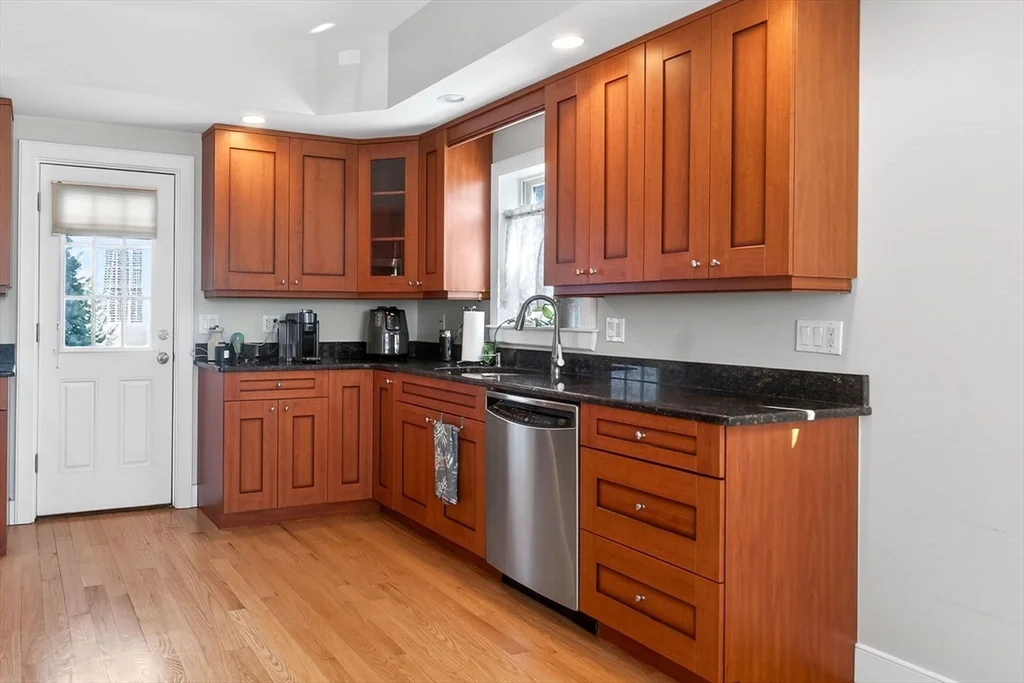 3 bed, 2 bath apartment for rent at 170 W 3rd St Unit 1, South Boston — photo 5 of 28