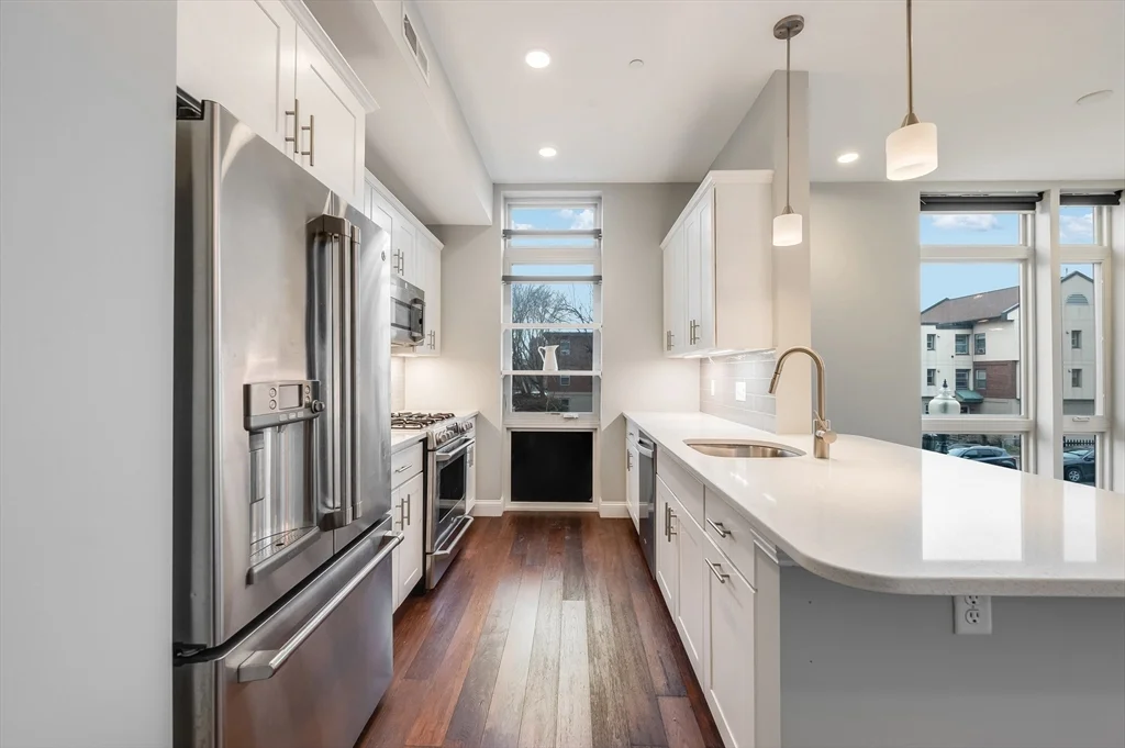 2 bed, 2 bath apartment for rent at 170 W Broadway St Unit 201, South Boston — photo 4 of 8