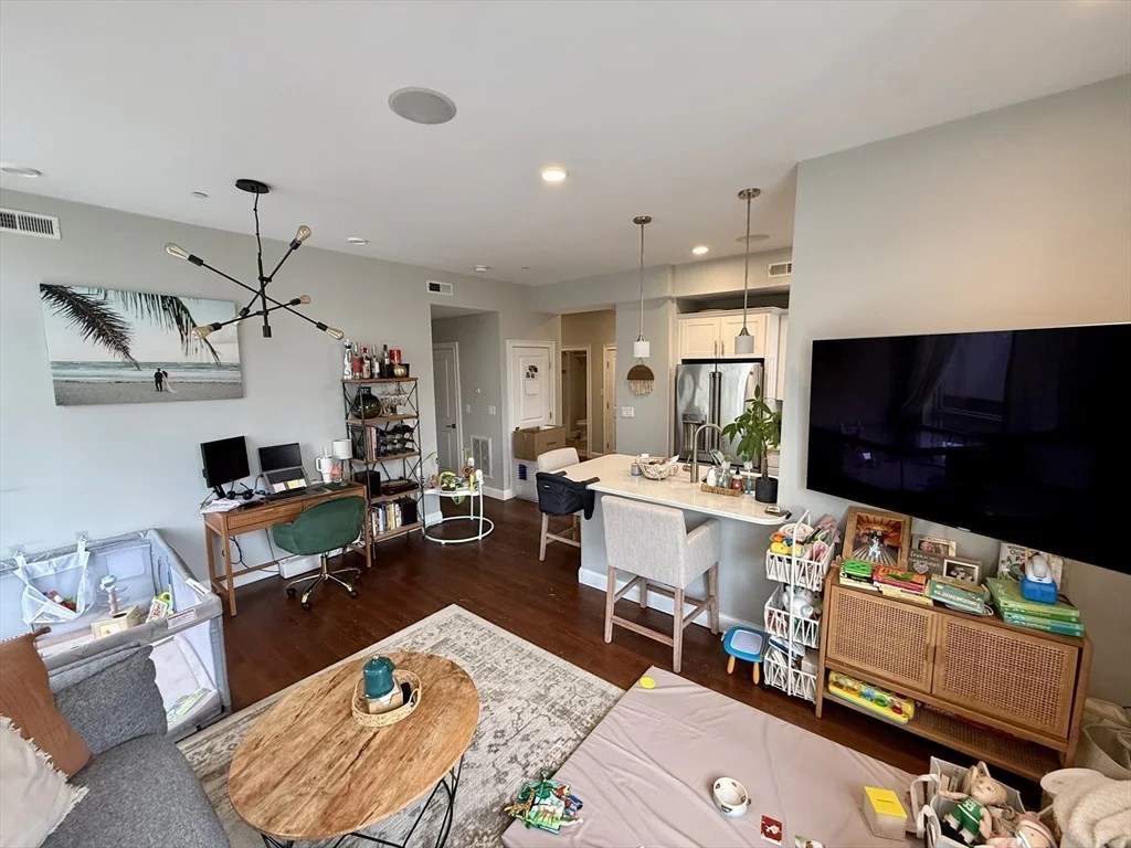 2 bed, 2 bath apartment for rent at 170 W Broadway St Unit 201, South Boston — photo 3 of 8
