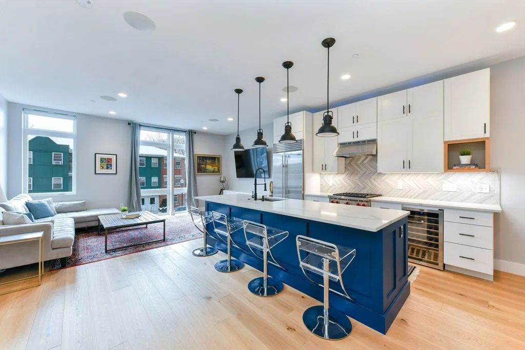2 bed, 2 bath apartment for rent at 170 W Broadway Unit 204, South Boston — photo 3 of 12