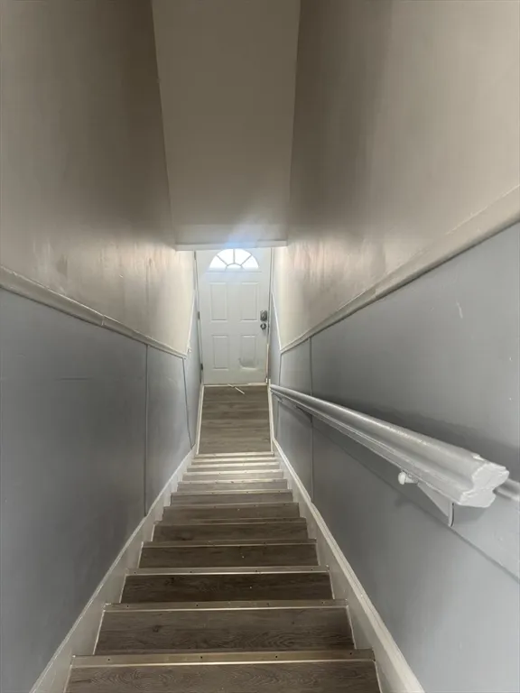 2 bed, 1 bath apartment for rent at 170 Warren Ct Unit 1, Lowell — photo 2 of 5